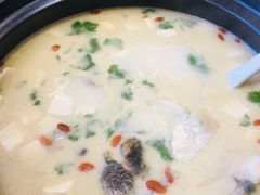 -琥珀老六龙虾(四里河店)