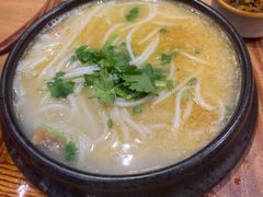 蒙自过桥米线-麦麦山云南菜(复地活力城店)