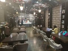 -钟书阁(松江泰晤士小镇店)