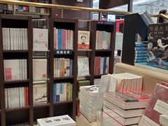 -钟书阁(群光广场店)