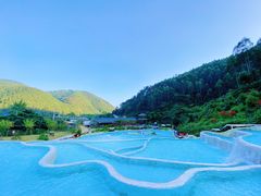 -十万大山布透温泉
