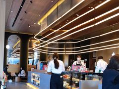 自助取餐区-星巴克臻选(上海虹桥新天地三店)