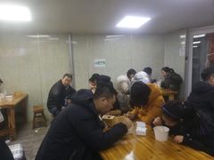 等位区-王记西鎮电烤肉(汶上路店)