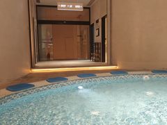 -涨巢·潮玩水疗局