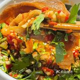 春熙路人均五六十的串串！牛肉串我可以吃一盘！
