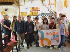 大众点评  小凤庭私房菜聚会试吃完毕后全体吃货合影留念！愿大众点评越办越好！愿小凤庭生意火爆！-小凤庭·地道湖北菜武昌鱼·铫子藕汤(黄鹤楼店)