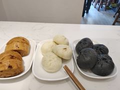 -李与白包子铺(桐梓林店)