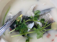 千岛湖浓汤鱼头-万景饭店·鱼街农家菜