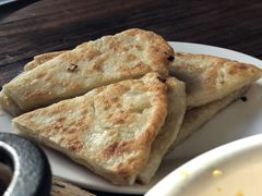 葱油饼-北京龙庆四季香农家饭庄·灶台鱼·碳烤虹鳟鱼(龙庆峡店)