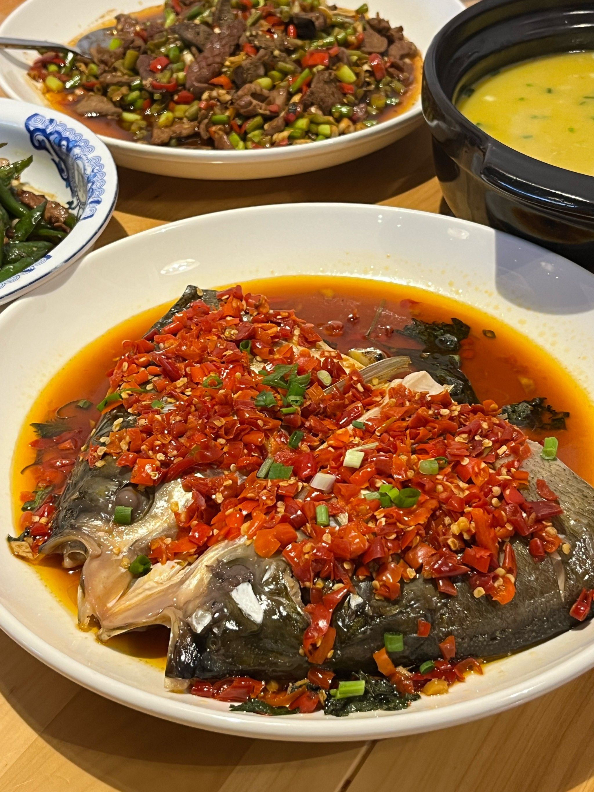 剁椒蒸鱼头香辣入味😋也太下饭了吧🍚🥢