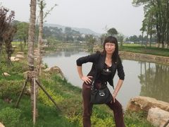 左边全是排队去参观的-韶山毛泽东同志故居