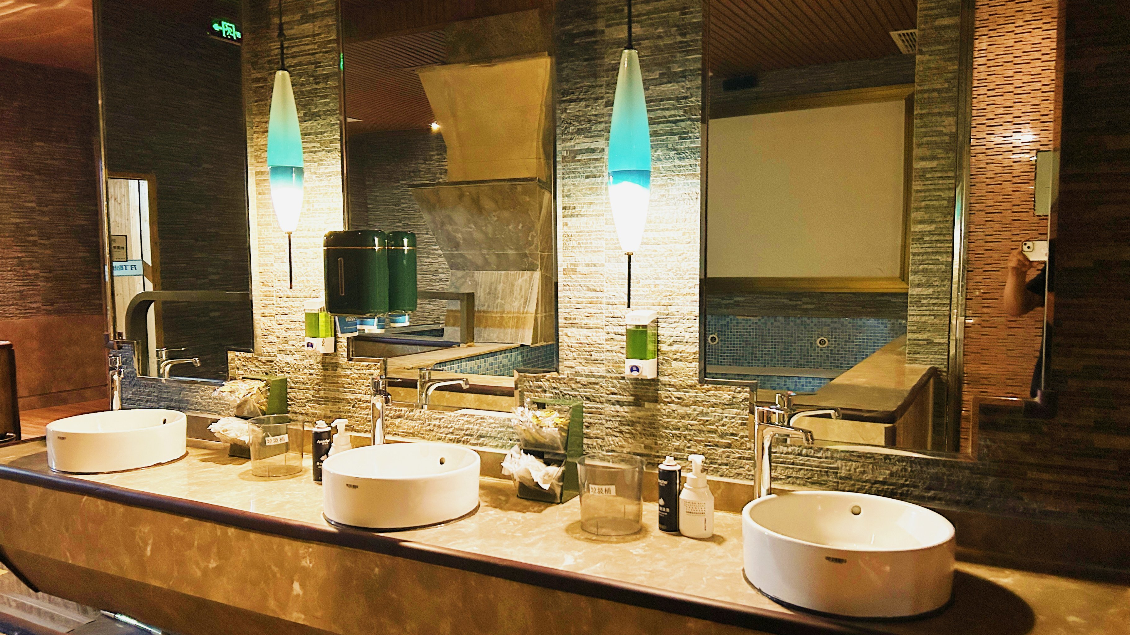 东阳足浴天花板!索拉古贝人民店