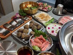 -围炉肉舍•炭烤活鳗•丹东海鲜烤肉(步行街店)