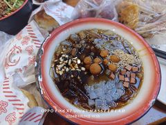 -爆炸头阿姨小四川正宗川味小吃(无任何分店)
