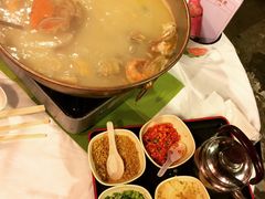 -鲜入围煮花胶鸡海鲜火锅