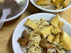-松树干拌面店