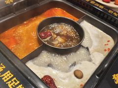-老牌坊云南鱼豆花火锅(哈西万达店)
