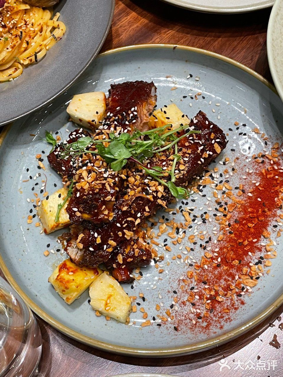 说这边9点过后会变酒市氛围感～就马不停蹄冲冲冲了！