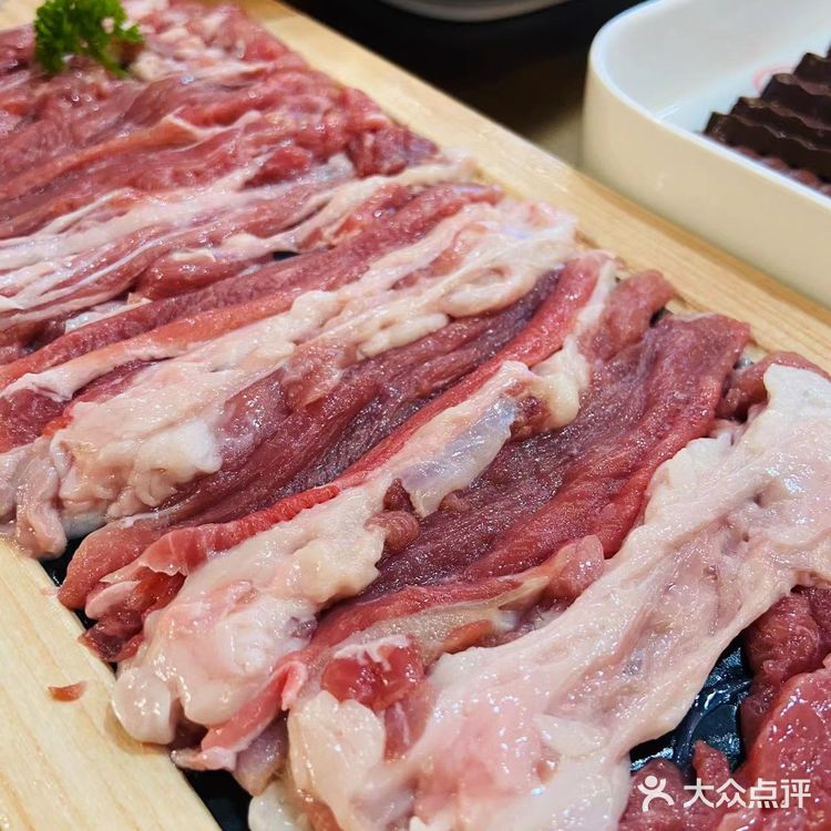 下锅几十秒，蘸麻酱，北方吃法，真的很爽 「羊肉串」