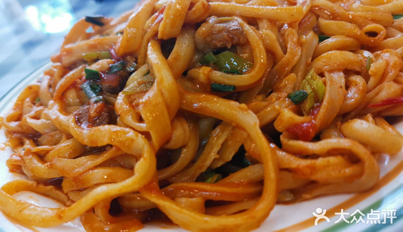 餐厅在大厦一楼，价格如图，总的价格比较实惠