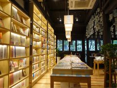 -猫的天空之城概念书店(杭州南宋御街店)