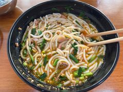 -鸿浩扒猪脚米线