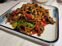酸笋紫苏炒牛肉-屋顶花园餐厅(步行街老地王大厦店)