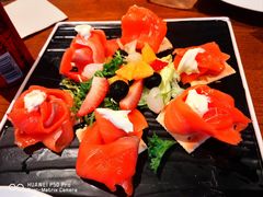 烟熏三文鱼鲜虾藜麦沙拉-HUZI虎滋精酿餐吧(京西大悦城店)