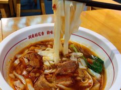 招牌红烧牛肉米粉-呷佬·长沙手工米粉(金沙江路店)