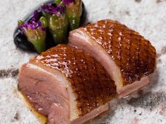 Duck ， black garlic purée , Duck sauce , ice plant flower -码头餐厅