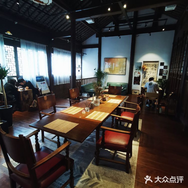 在这样的咖啡馆里感受着古今中外