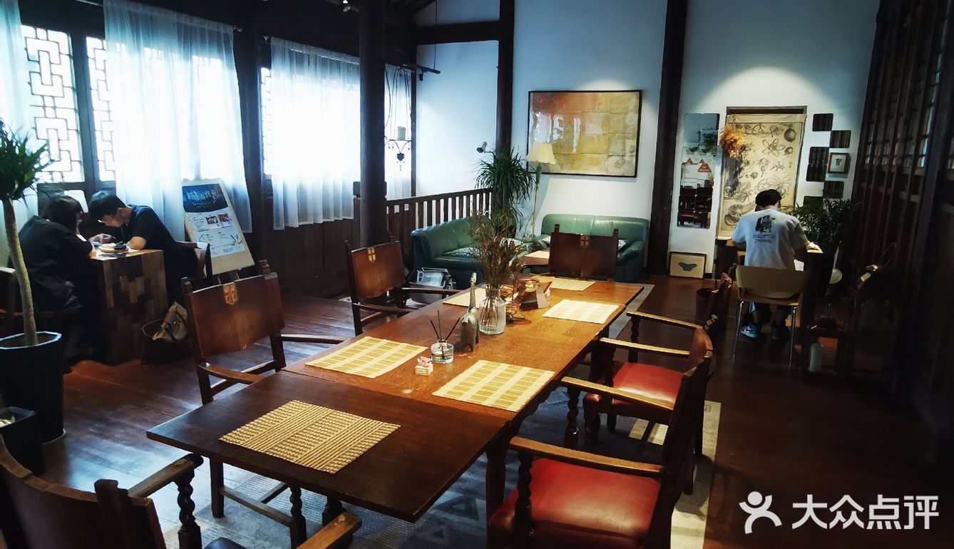 在这样的咖啡馆里感受着古今中外