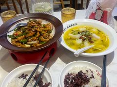 -渝是乎酸菜鱼·川渝小炒(新世界百货望京店)
