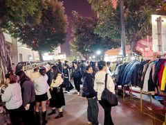 -飞马城原创时装中心(南油第二工业区店)
