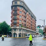 不爱拍时尚大片,逛逛附近的名人故居、特色建筑倒感觉不错