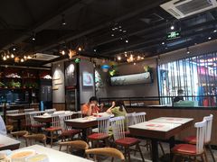 大堂-渝是乎酸菜鱼·川渝小炒(新世界百货望京店)
