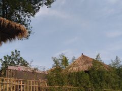-茅草房·河畔园林火锅