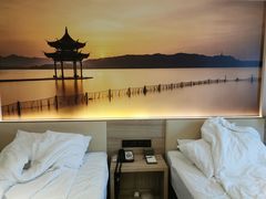 -杭州西湖湖滨银泰亚朵酒店