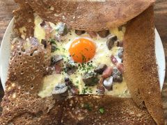 鸡蛋蘑菇熏肉荞麦可丽饼-RAC BAR(安福路店)