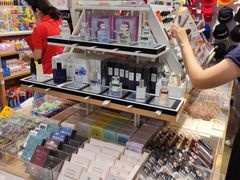 -名创优品(北京新中关购物中心地铁层店)