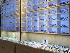 -天空之镜眼镜店蔡司依视路配镜授权零售店(望京颐堤港店)