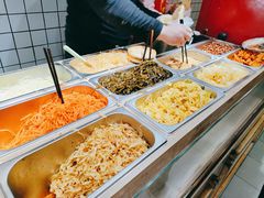 自助取餐区-三兄弟高炉烧饼
