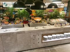 自助取餐区-顺德联塑万怡酒店·万荟轩自助餐厅