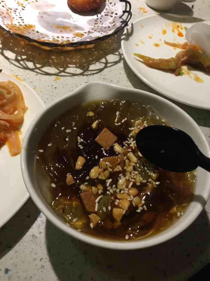 万家红火锅-"之前这边是一个茶楼好像,现在把几层楼全部.