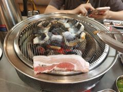 -围炉肉舍•炭烤活鳗•丹东海鲜烤肉(步行街店)