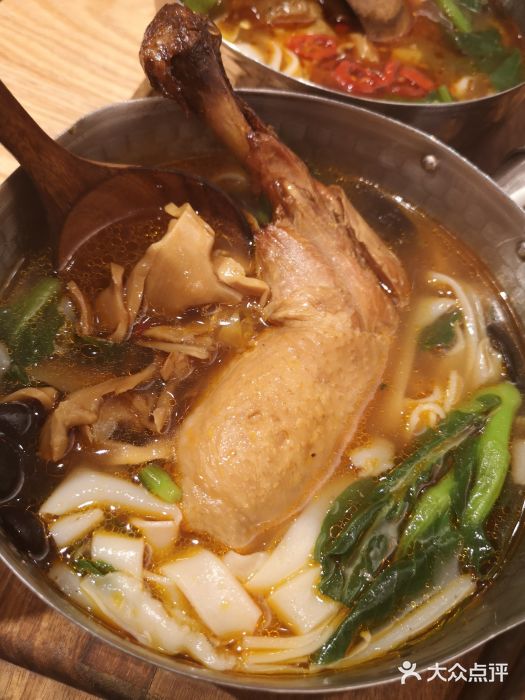 小满手工粉(湖滨银泰in77c区店)九香老卤笨鸡腿手工粉图片