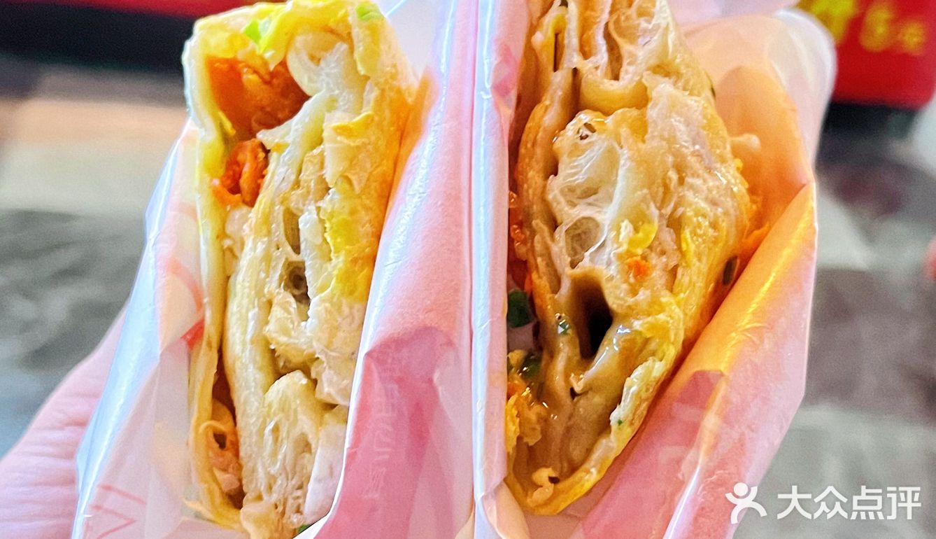 在赣州回次校门口吃回美味的鸡蛋煎饼🔥