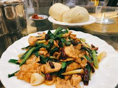 蒜苗炒肉-瑞丰园庭院餐厅·白族传统家常菜