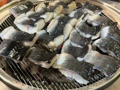 -围炉肉舍•炭烤活鳗•丹东海鲜烤肉(步行街店)