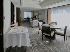 客厅全景-王府半岛酒店